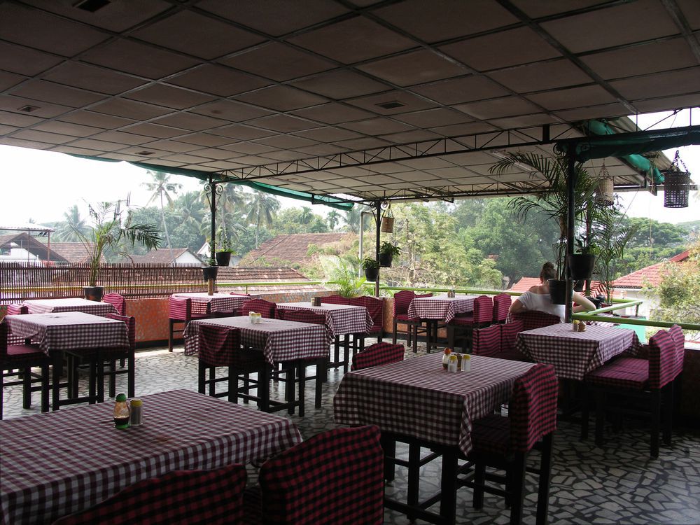 Hotel Park Avenue Kochi Étterem fotó