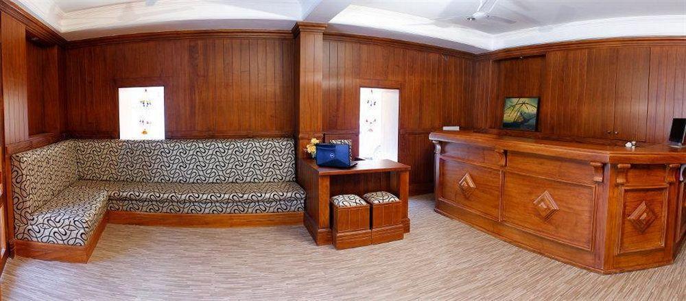 Hotel Park Avenue Kochi Beltér fotó