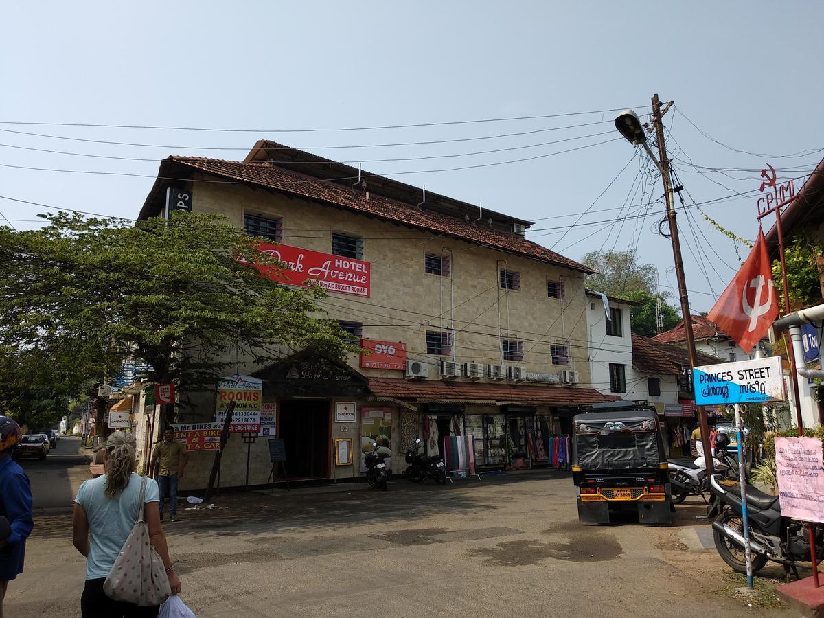 Hotel Park Avenue Kochi Kültér fotó