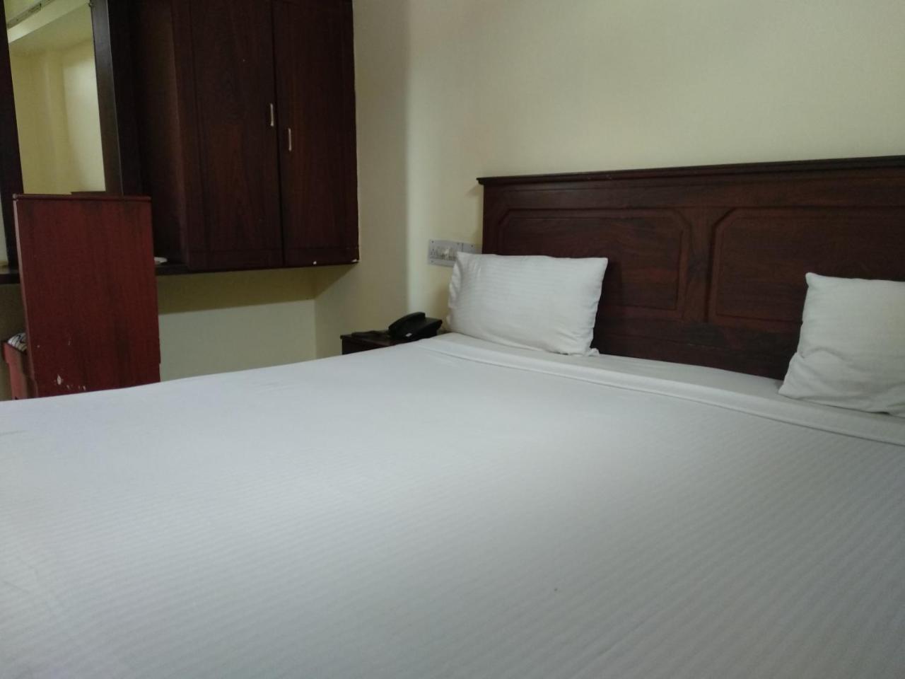 Hotel Park Avenue Kochi Kültér fotó